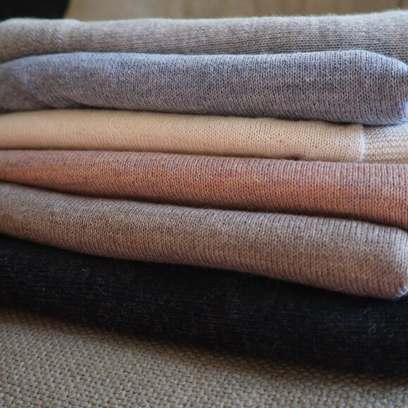 Fabric Junkies Travel Blanket 100% Lightweight Alpaca / DUSTY BLUE - Picture 3 of 3